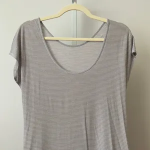 Lululemon S Gray Striped Short Sleeve Scoop Neck T-Shirt Loungewear Dress thumbnail 2