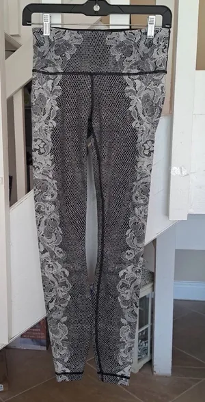 Lululemon Wunder Under Black & White Lace Nulux Leggings size 8 Excellent thumbnail 1