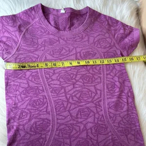 Lululemon Swiftly Tech Short Sleeve Crew Heathered Regal Plum Size 6 thumbnail 8