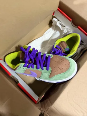 Women’s Nike thumbnail 1