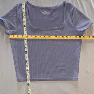 Hollister • Baby Tee Crop • Lilac Must-Have Collection • Size Medium thumbnail 4