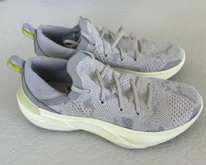 Sneakers thumbnail 1