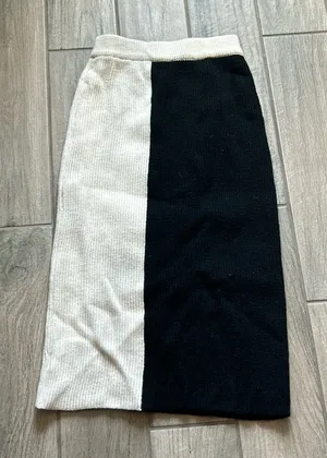 Commense color black knit midi skirt thumbnail 1