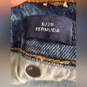 GAP Distressed‎ Blue Jean Shorts Size 6 thumbnail 5