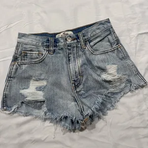Hollister Jean Shorts thumbnail 1