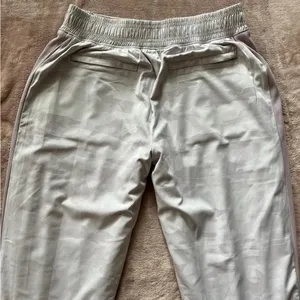 ATHLETA Women’s‎ 6 Brooklyn Lined Camo Purple Joggers Camouflage thumbnail 3