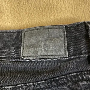 American Eagle Distressed Denim Shorts Womens 2 Black Frayed High Rise‎ Jean EUC thumbnail 5
