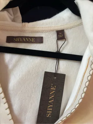 Shyanne Cream & Brown Horse-Print Hooded V-Neck Pullover thumbnail 7