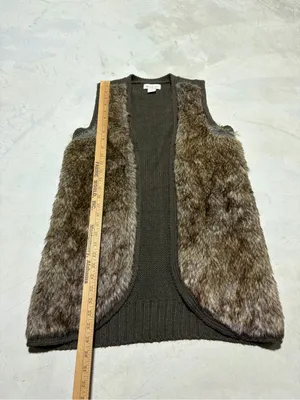 Ariat Knit & Faux Fur Vest medium thumbnail 2