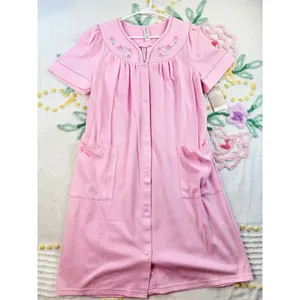 White Stag Pink Seersucker Snap Front House‎ Coat Floral Embroidered Robe M 8-10 thumbnail 2