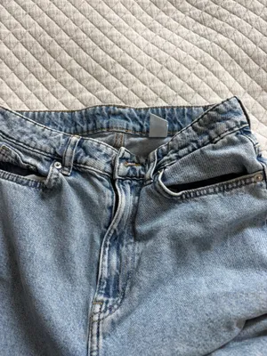 H&M Jeans Ripped thumbnail 4