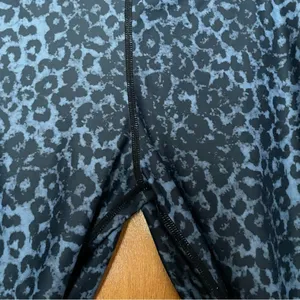 Zyia Active Stone Leopard Scrunchy Light n Luxe Leggings Size 8-10 Workout thumbnail 6