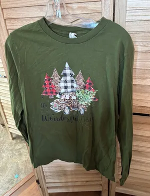 FINAL MARKDOWN Green Holiday Graphic Long Sleeve Tee Medium thumbnail 1