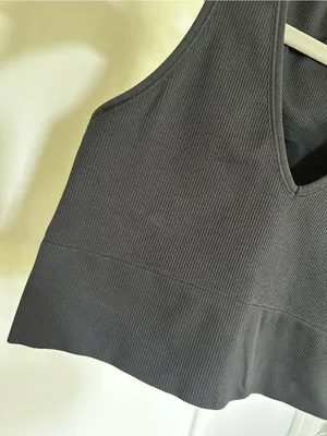 Athleta‎ Black V Neck Ribbed Sleeveless Cropped Tank Top Size Medium thumbnail 4