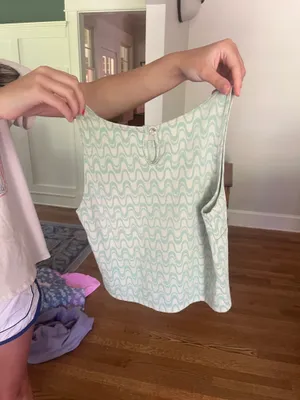 Crop top thumbnail 2