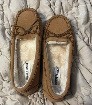 Minnetonka Moccasins Women’s 9 thumbnail 1