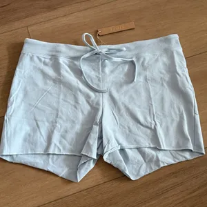 New skims shorts xl thumbnail 1