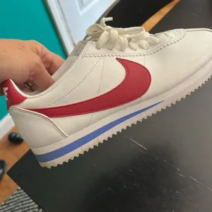 vintage Cortez leather sneakers in women’s 7. GUC thumbnail 4