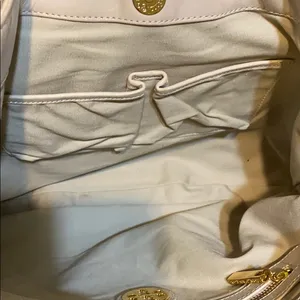 Tory Burch Taupe Leather Shoulder Bag with Gold Hardware thumbnail 9