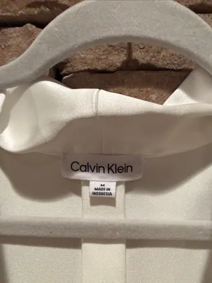Calvin Klein Women's Cream Satin V-Neck Cap Sleeve Top-Medium thumbnail 2
