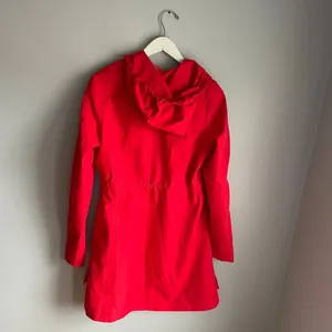 Sam Edelman Bright Red Water Resistant Hooded Coat Jacket Red Ridding Hood sz S‎ thumbnail 2