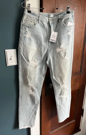 NWT Tinsel Mom Jeans Size 31 thumbnail 1