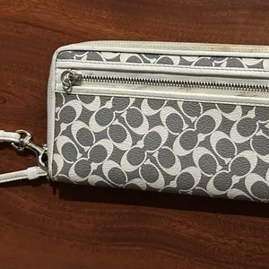 Coach Gray & Ivory Women's Wallet *flaws read notes thumbnail 2