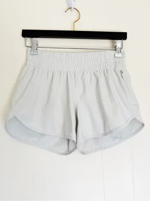 LULULEMON Tracker Short V 4” in Island Mist Size 6 thumbnail 4