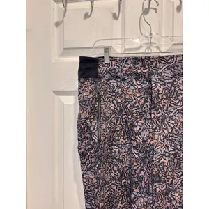 Athleta Trekkie North Jogger Pants Womens 14 Abstract Camo Purple‎ Black Hiking thumbnail 2