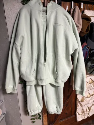 Comfrt Mint Green Zip Up and Sweatpants set thumbnail 1