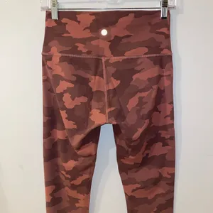 Lululemon Athletica Pink Camo High Rise Leggings Size 8 Like New thumbnail 3