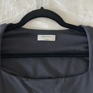 Aritzia Babaton Contour Squareneck Shortsleeve Bodysuit (S) thumbnail 3