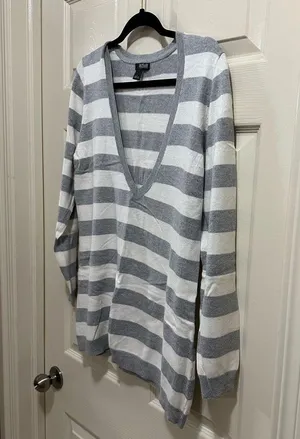 a.n.a. long sleeve deep v-neck sweater Y2K gray and white stripe size large thumbnail 3