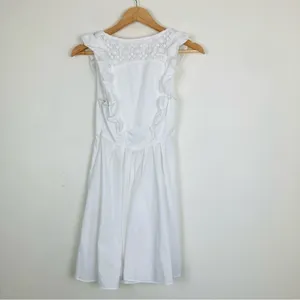 Free People “half moon”white mini dress with floral lace inset & ruffles.Size XS thumbnail 4