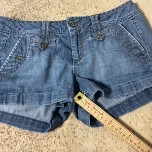 Fragile Blue Jeans Y2K Low Rise Denim Shorts Womens 6 Blue Cuffed Button Detail thumbnail 3