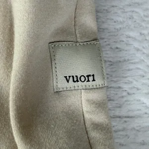 Vuori Women Beige Performance Knit Cargo Jogger Pants Drawstring‎ Waist M thumbnail 2