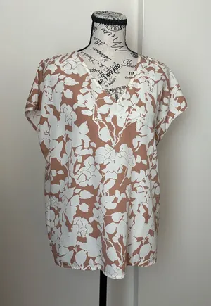 V-Neck Floral Print Blouse in Dusty Rose and White thumbnail 1