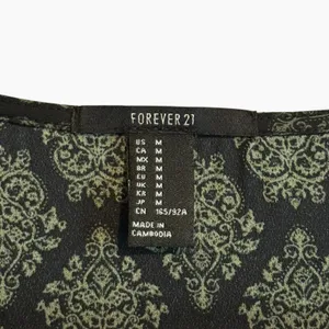 Forever 21 Wrap Blouse Womens Medium Green Black Excellent Damask Long Sleeve thumbnail 2