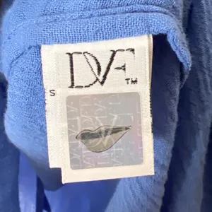 Diane‎ Von Furstenberg Cotton Crepe Roll Tab Sleeve Blouse Blue Size 0 EUC thumbnail 7