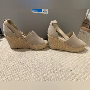 NWOT Marc Fisher Wedge Sandals thumbnail 6