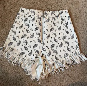 Kittenish shorts  thumbnail 1