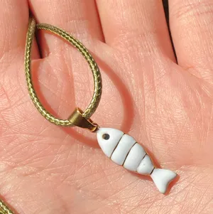 Handmade white & gold stainless/enamel fish boho funky simple necklace🌀🐟💙 thumbnail 2