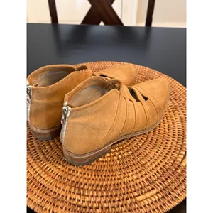 Free People Tan‎ Suede Caged Ankle Boots Pointed Toe Strappy Booties Size 38 thumbnail 4