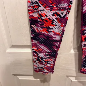 Aerie Chill Play Move High Waisted Geometric Chevron‎ Leggings Purple Red Large thumbnail 4