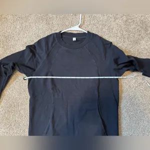 Lululemon Scuba Crew Neck Sweatshirt in Black Size 8 thumbnail 5