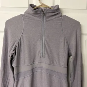 Lululemon Heathered Lavender Half Zip Running Top Mesh Panels Thumbholes Size 6 thumbnail 2