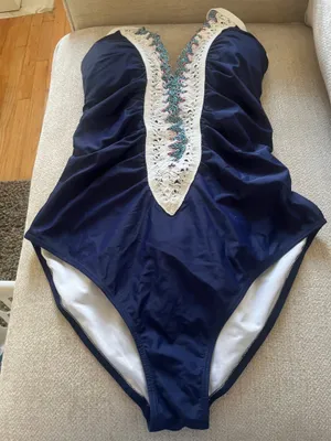Mbjl Dive into style with this elegant navy and white one- piece swimsuit. Perfect for a chic beach look. thumbnail 4