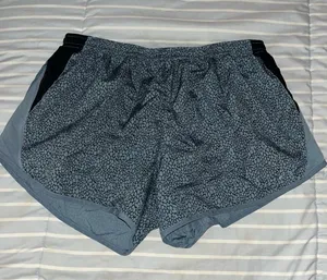 NIKE gray speckled shorts, size Large, elastic waist with drawstring, lined thumbnail 1