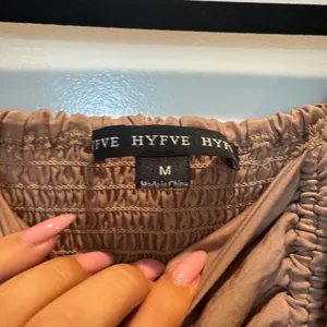 boutique top  thumbnail 3