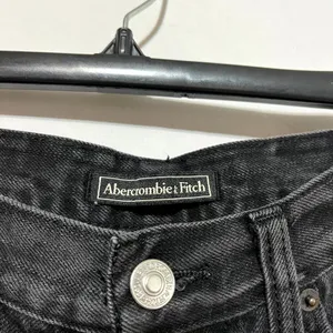 Abercrombie & Fitch Cut Off Shorts Women's 2/26 Black Denim Distressed Zip Fly thumbnail 2